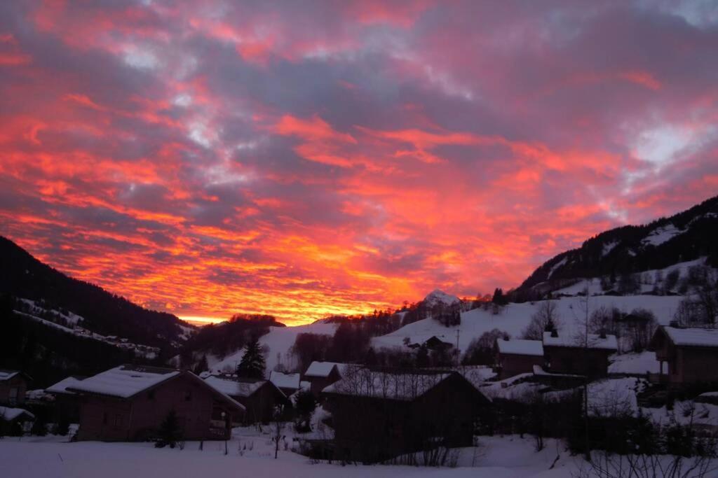 A4 Km De Megeve Tres Joli Studio Avec Jacuzzi ,Vue Sur Les Montagnes Au Calme Praz-sur-Arly Exterior foto